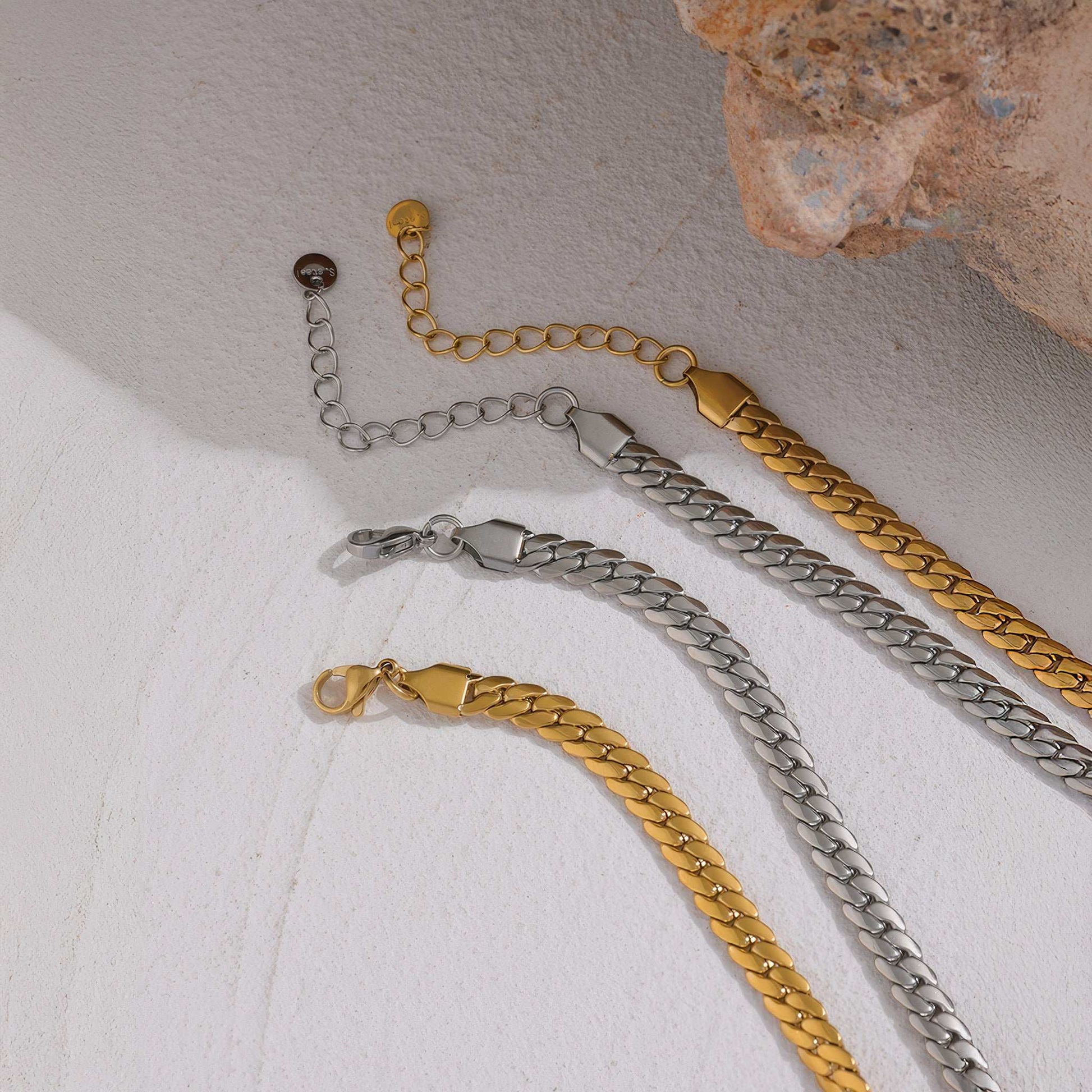 AMORE Heart Link Necklace - Gold - Additional View - Ohh Glam