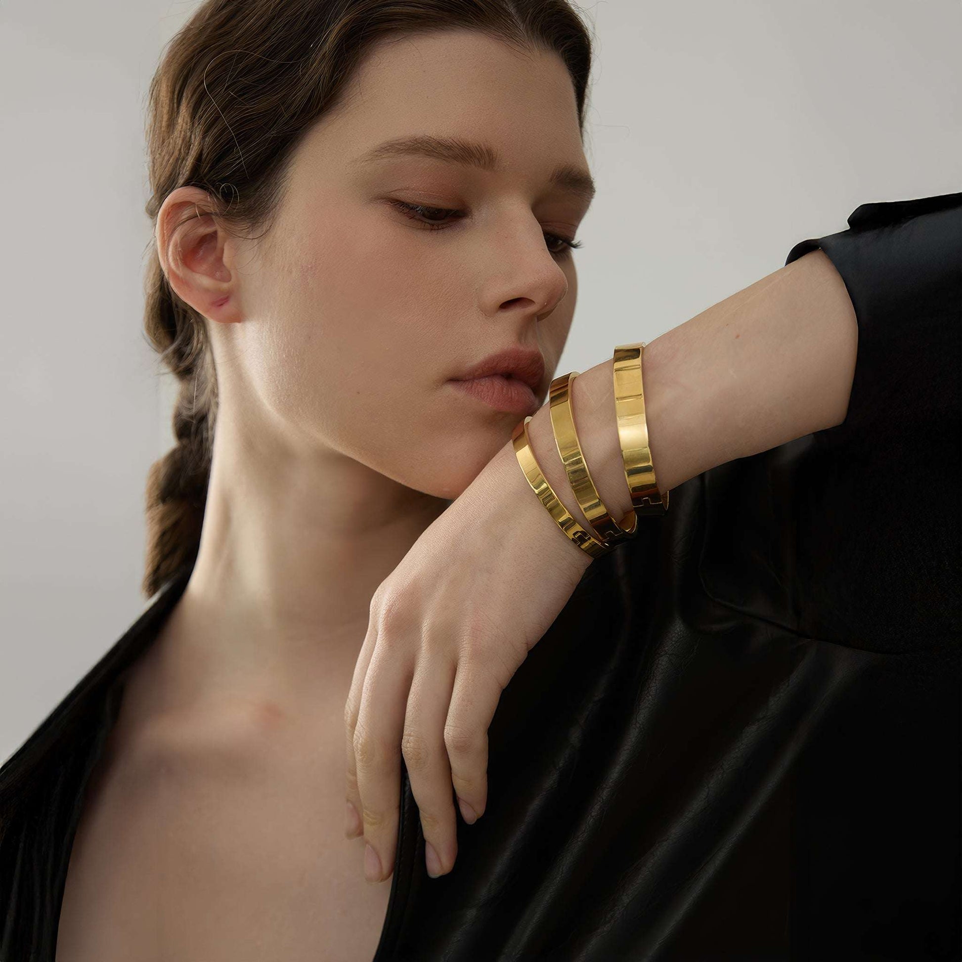 Verona Classic Bangle | Large Fit - Gold - Side View - Ohh Glam
