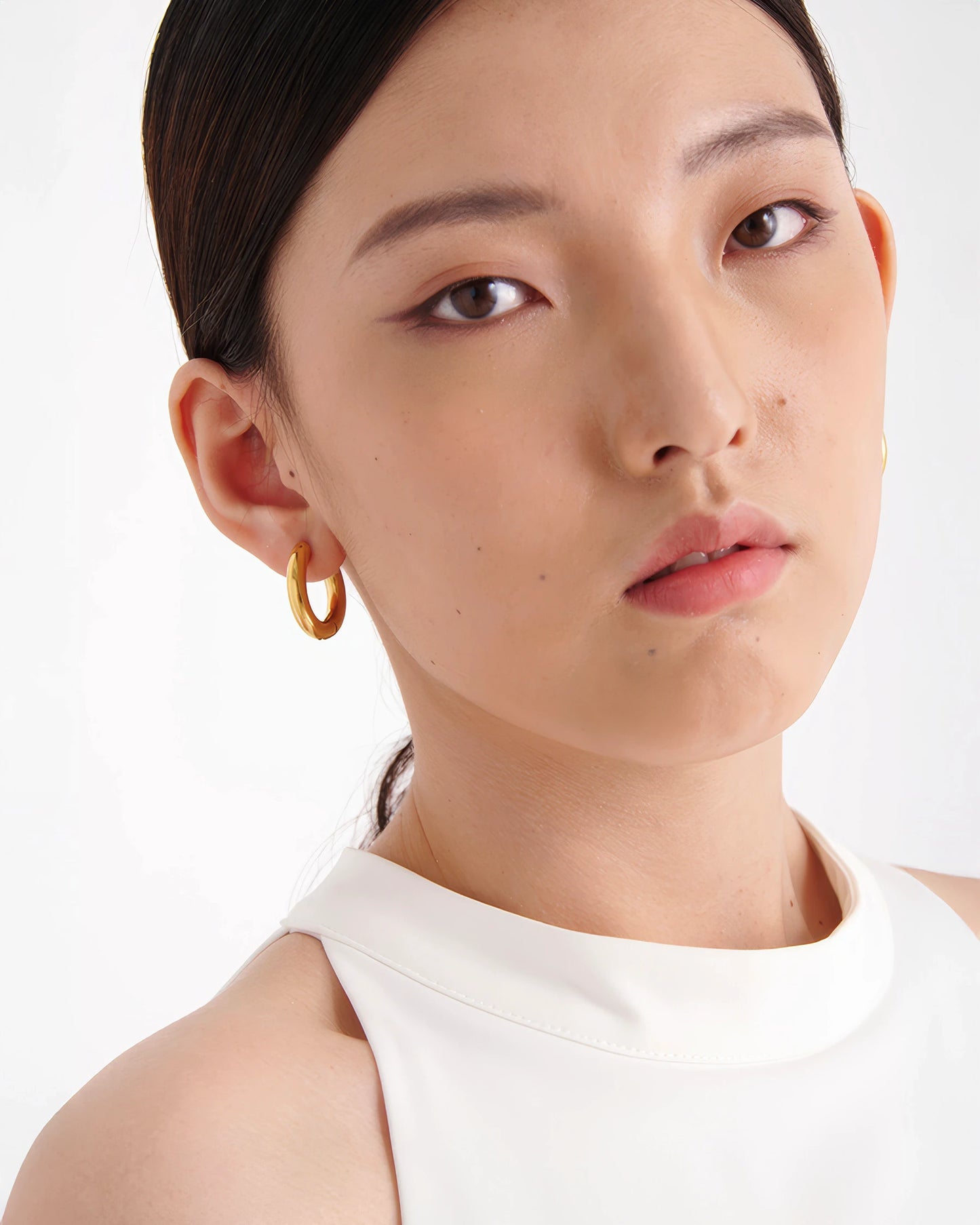 LUNA Minimalist Hollow Hoop Earrings - Gold - Detail View - Ohh Glam