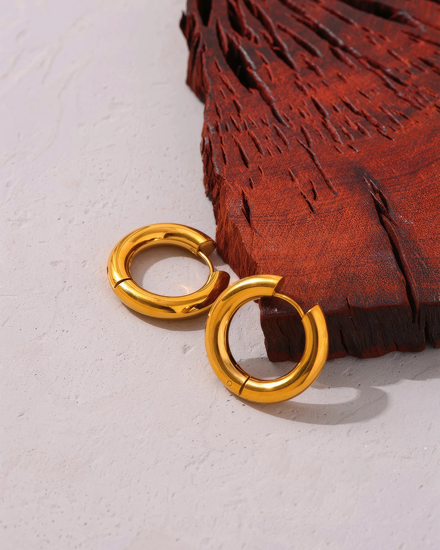 LUNA Minimalist Hollow Hoop Earrings - Gold - Additional View - Ohh Glam