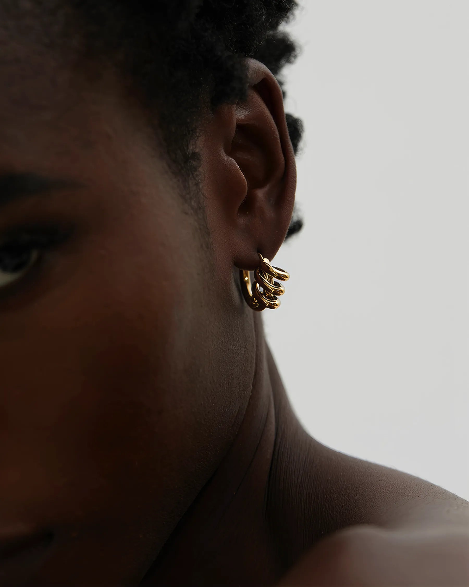 SPIRAL DREAM Hoop Earrings - Gold - Detail View - Ohh Glam