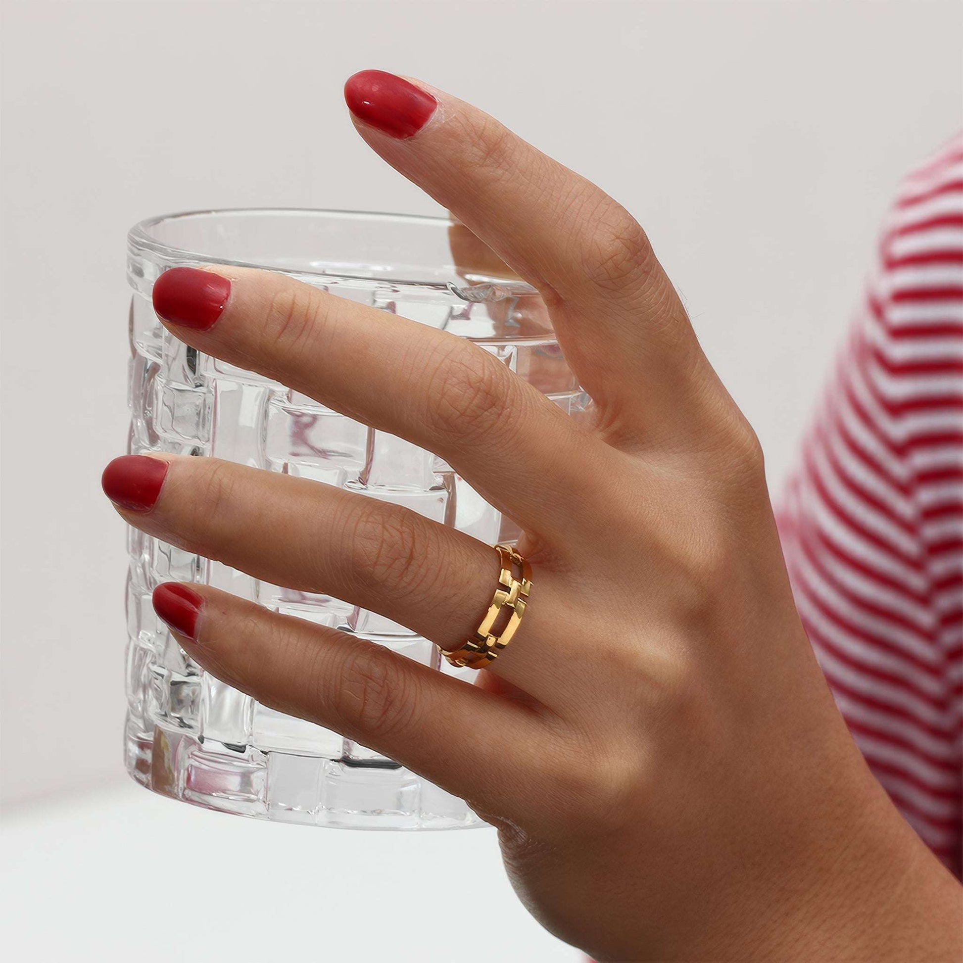 Square Chain Link Ring - Gold - Detail View - Ohh Glam