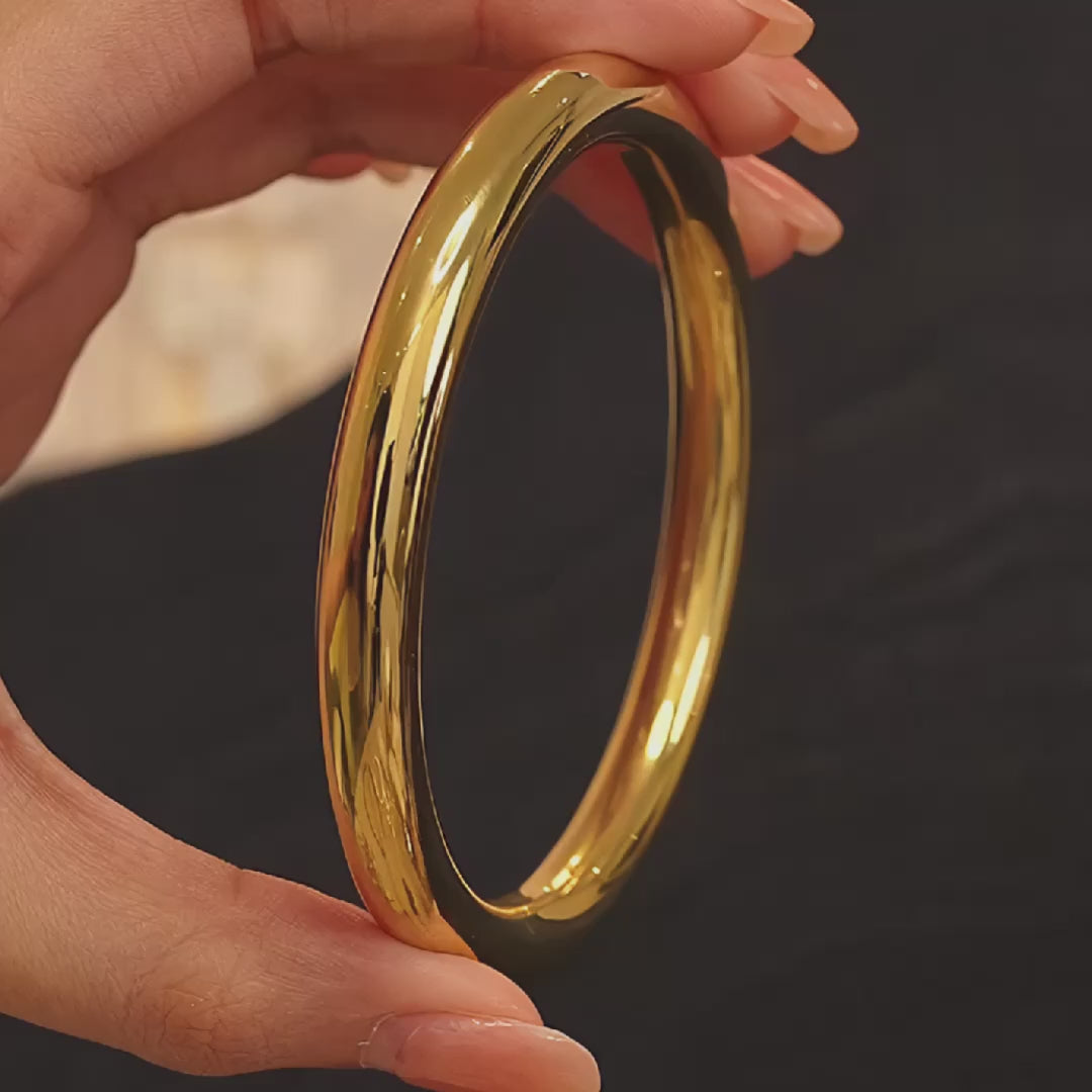 AURORA Tube Bangle - Gold - Detail View - Ohh Glam